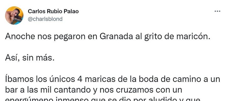 El tuit de Carlos Rubio relatando la situación homófoba.