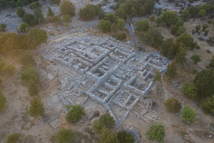 Αεροφωτογραφία του κεντρικού κτηρίου της Ζωμίνθου. 