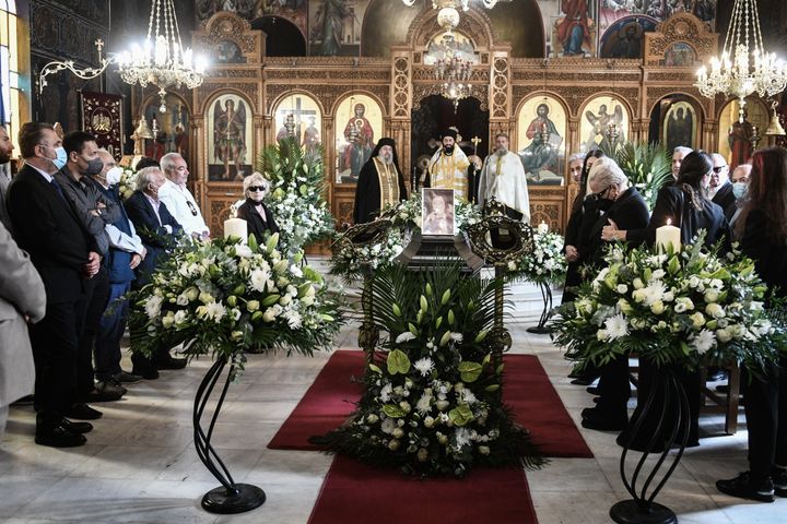 Η νεκρώσιμος ακολουθία στον Ιερό Ναό Αγίων Κωνσταντίνου και Ελένης