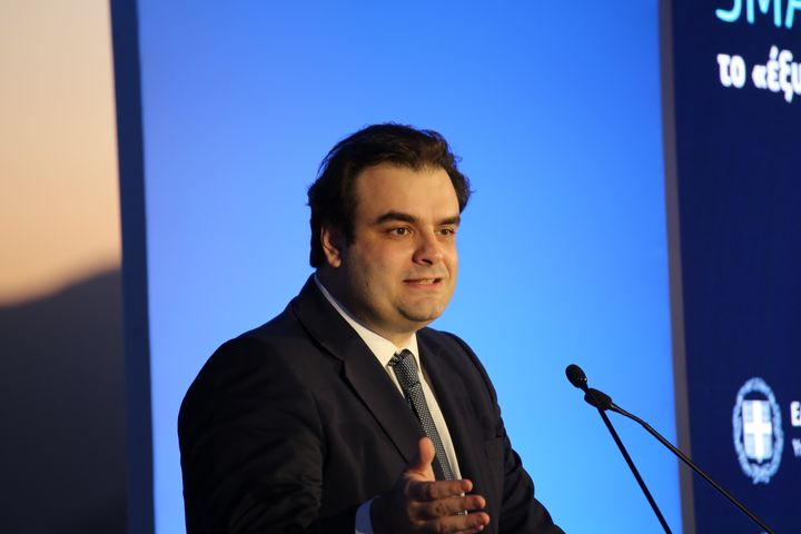 Ο υπουργός Επικρατείας και Ψηφιακής Διακυβέρνησης, Κυριάκος Πιερρακάκης, στο πλαίσιο της παρουσίασης του προγράμματος, «Smart Island», της Amazon Web Services στη Νάξο.
