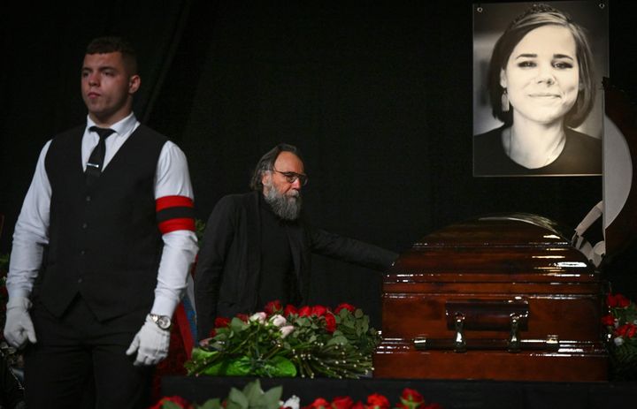 Alexander Dugin en el funeral de su hija Daria el pasado mes de agosto. 