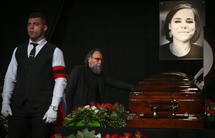 Alexander Dugin en el funeral de su hija Daria el pasado mes de agosto.