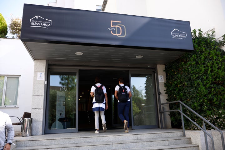 Entrada del Colegio Mayor Elías Ahuja.