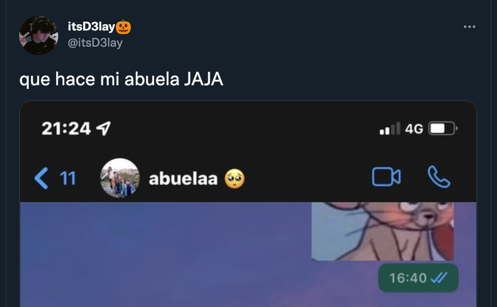 Tuit de @itsD3lay de una conversación de WhatsApp