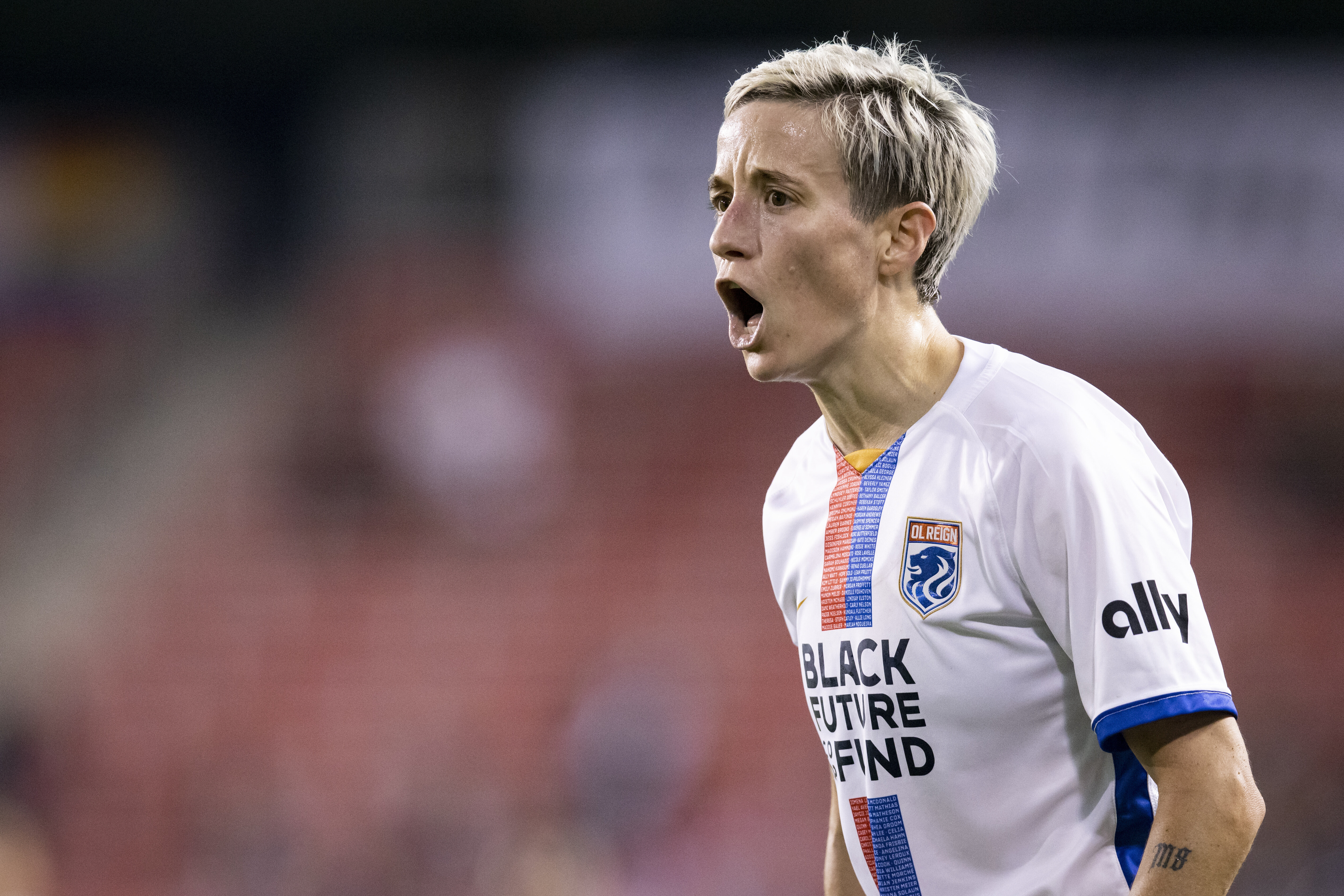 Martina Navratilovas oneword response to Megan Rapinoe on welcoming a  trans player on the USWNT