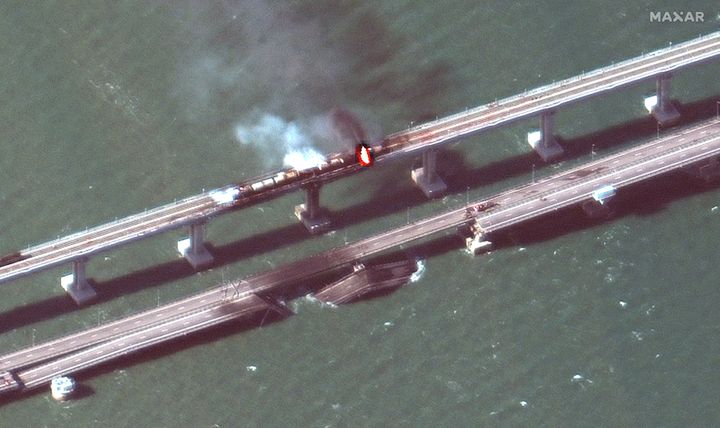 Η Γέφυρα το Κερτς μετά την έκρηξη. Εικόνες από δορυφόρο, 8 Οκτωβρίου 2022. 