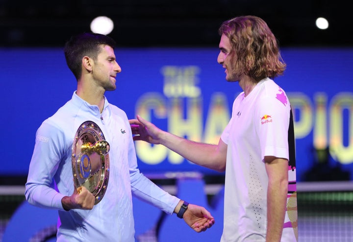 Τένις - ATP 500 - Astana Open - Εθνικό Κέντρο Αντισφαίρισης, Αστάνα, Καζακστάν - 9 Οκτωβρίου 2022 Ο Νόβακ Τζόκοβιτς της Σερβίας με τον Έλληνα Στέφανο Τσιτσιπά μετά τον τελικό τους στο ατομικό ανδρών