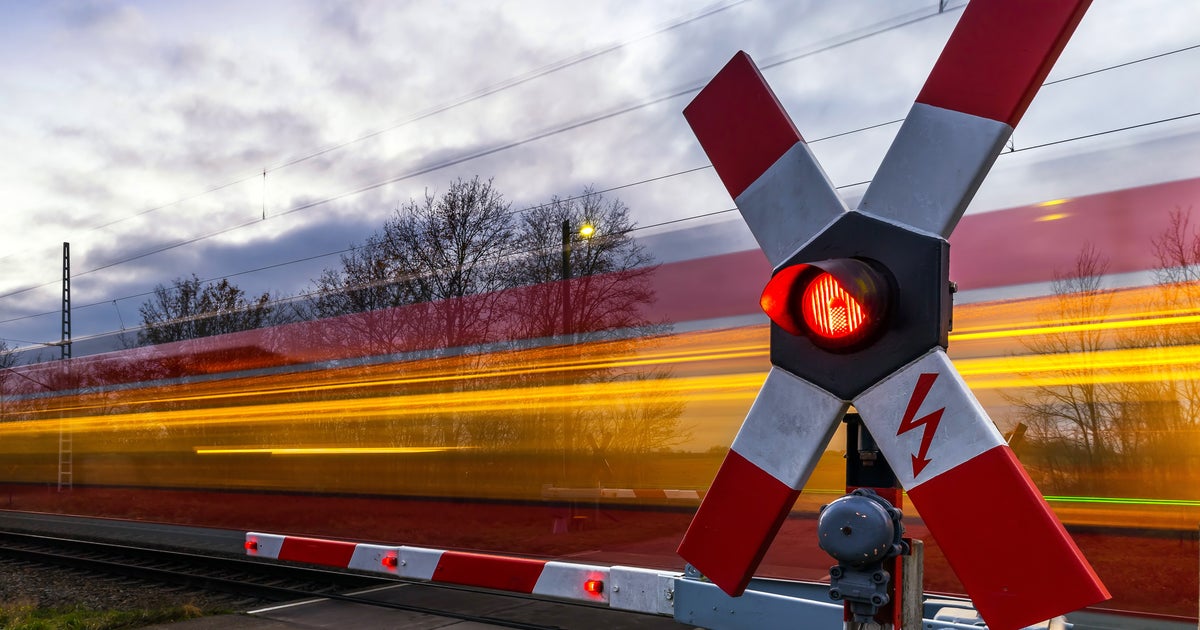 Hero Mayor Helps Mom And 3 Kids Flee Stalled Vehicle From Oncoming Train Hero Mayor Helps Mom And 3 Kids Flee Stalled Vehicle From Oncoming Train