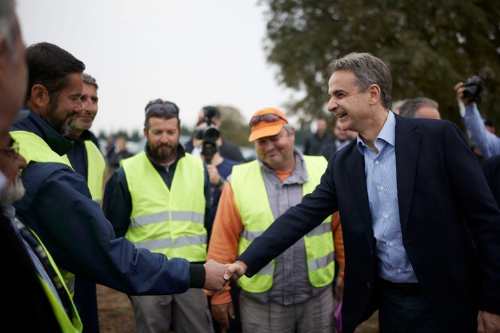 Ο πρωθυπουργός με εργαζόμενους στον αρχαιολογικό χώρο της Πέλλας