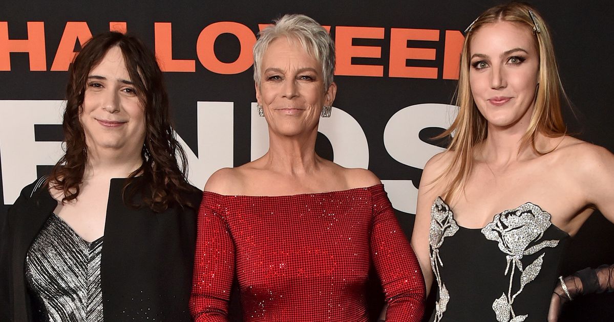 Jamie Lee Curtis Is The Proudest Mother With Her Daughters At Halloween Ends Premiere