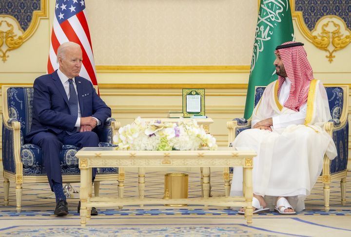 Ο Τζο Μπάιντεν συναντά τον πρίγκιπα διάδοχο της Σαουδικής Αραβίας Μοχάμεντ μπιν Σαλμάν στο Βασιλικό Παλάτι Alsalam στη Τζέντα της Σαουδικής Αραβίας στις 15 Ιουλίου 2022.