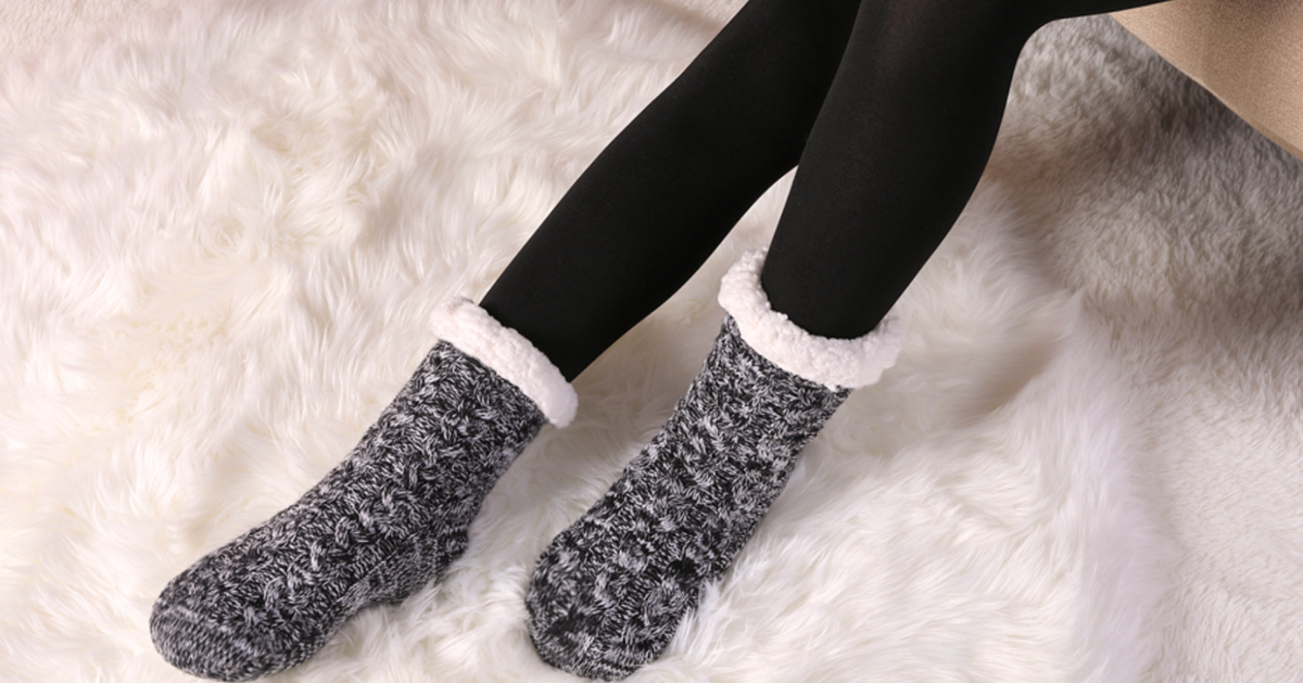 Fuzzy flip flop socks discount