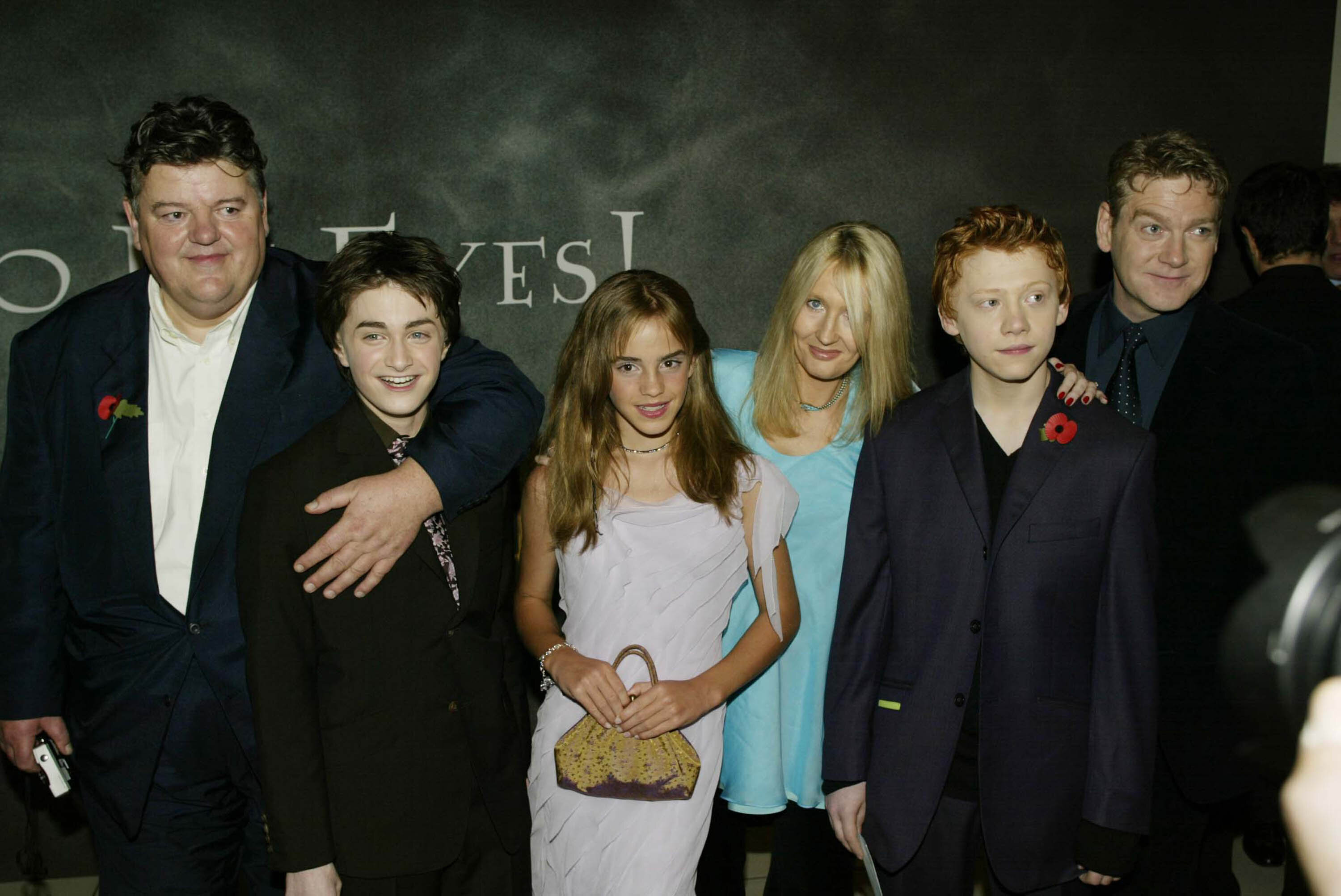 Robbie Coltrane, Daniel Radcliffe, Emma Watson, J.K. Rowling, Rupert Grint and Kenneth Branagh look  connected  the U.K. Most desirable of "Harry Potter and the Chamber of Secrets" successful  2002.