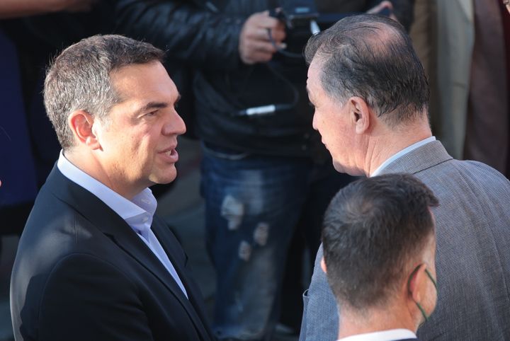 Ο αρχηγός της αξιωματικής αντιπολίτευσης, Αλέξης Τσίπρας με τον Γιώργο Ορφανό.
