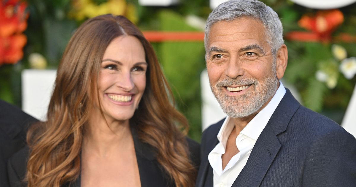 Julia Roberts Has George Clooney Saved Under The Most Epic Name In Her Phone Contacts