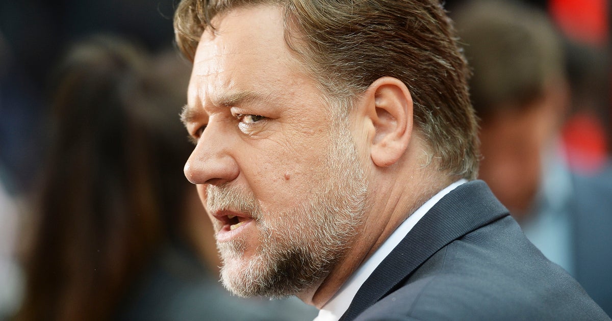 Russell Crowe Denies Rumor Of Embarrassing Audition With Julia Roberts: ‘Pure Imagination’