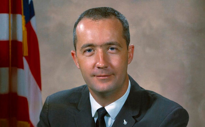 James A. meninggal dunia. McDevitt, yang memimpin misi Apollo 9 untuk menguji peralatan lengkap pertama yang pergi ke bulan. Dia berusia 93 tahun.