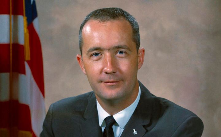 James A. McDivitt, who commanded the Apollo 9 mission testing the first complete set of equipment to go to the moon, has died. He was 93.