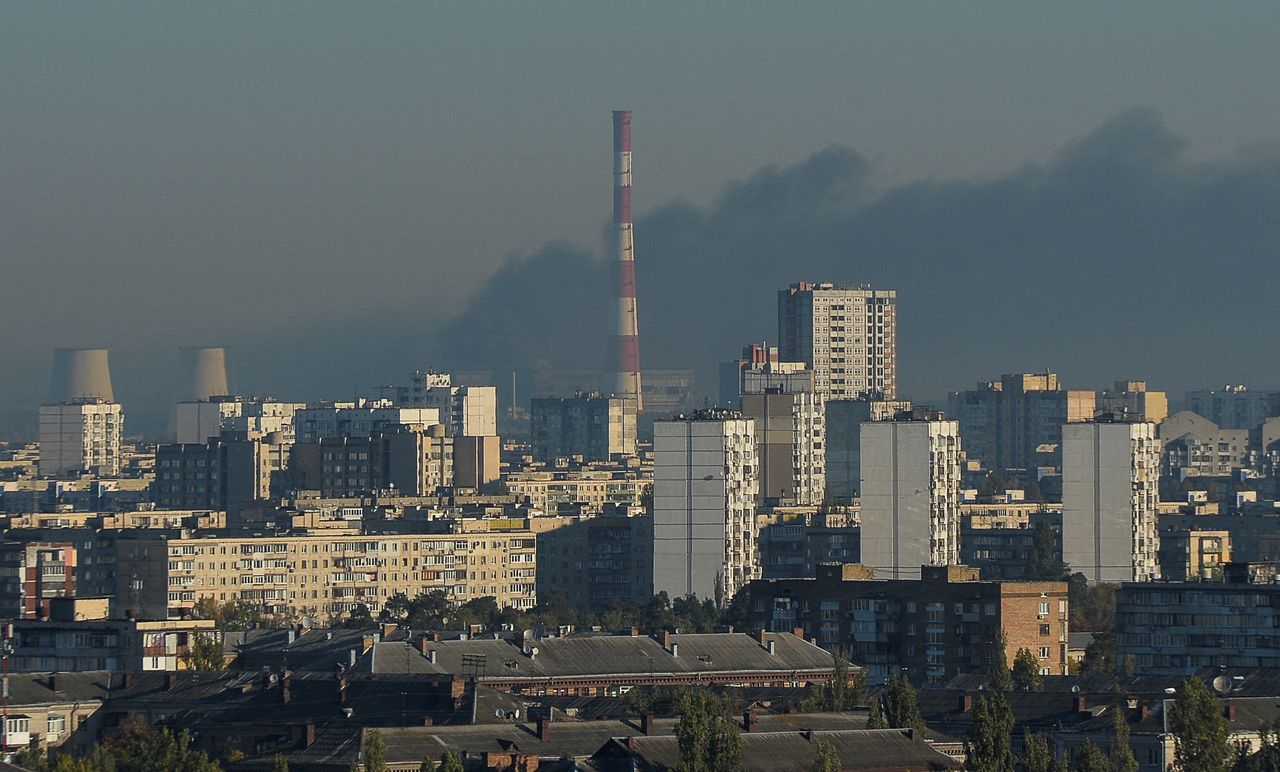 Καπνοί στα περίχωρα του Κιέβου μετά τα νέα ρωσικά πλήγματα σε κρίσιμες εγκαταστάσεις (18 Οκτωβρίου 2022)