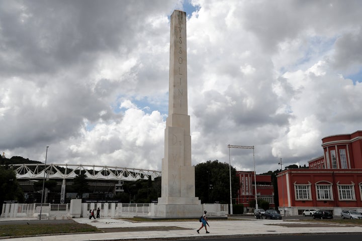 Ένας οβελίσκος προς τιμή του Μπενίτο Μουσολίνι γνωστού και ως Ντούτσε, βρίσκεται στη Ρώμη, Ιταλία, 10 Ιουνίου 2020.