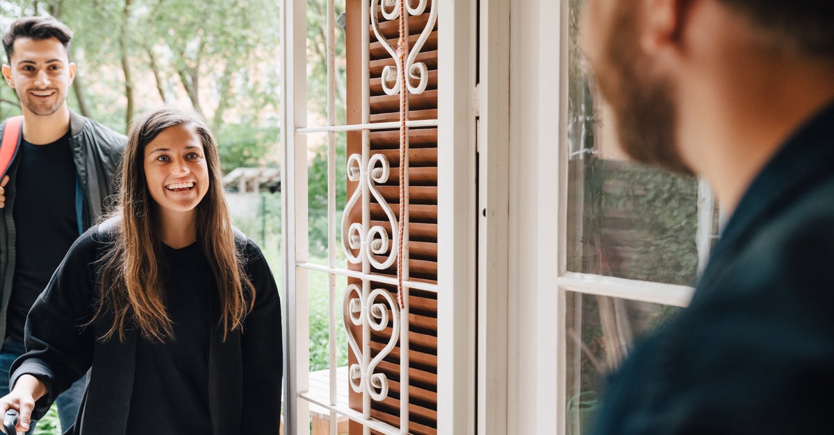 The Rudest Things You Can Do As An Overnight Guest In Someone's Home