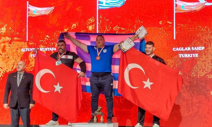 Παγκόσμιος πρωταθλητής για τρίτη φορά αναδείχτηκε ο Γιώργος Χαραλαμπόπουλος. Ο Έλληνας αθλητής ανέβηκε στην κορυφή του βάθρου του Παγκοσμίου Πρωταθλήματος Χειροπάλης (Μπρα Ντε Φερ), το οποίο πραγματοποιήθηκε στην Αττάλεια της Τουρκίας