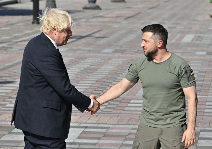 Ukrainian President Volodymyr Zelensky (R) and British Prime Minister Boris Johnson (L) back in August