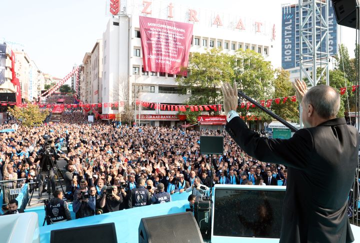 Άγκυρα 19 Οκτωβρίου 2022. Ο Ταγίπ Ερντογάν απευθύνεται σε πλήθος, σε τελετή εγκαινίων. Η προεκλογική κούρσα σε πλήρη εξέλιξη στην Τουρκία... (Photo by Mustafa Kamaci/Anadolu Agency via Getty Images)