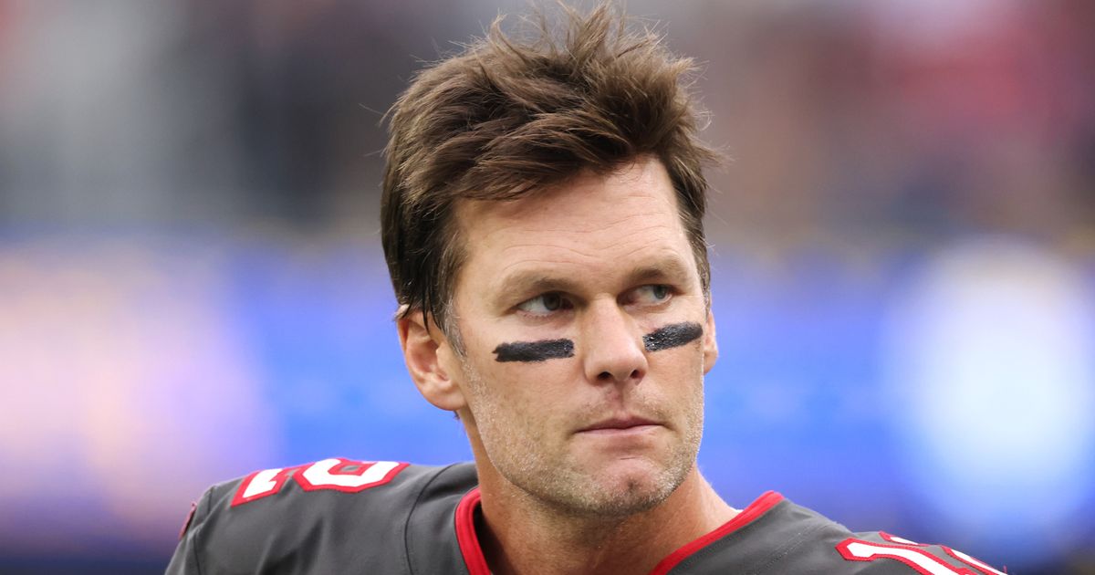 Brady apologizes for comparing playing football to military