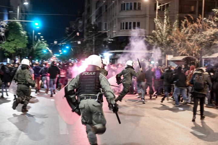 Πορεία διαμαρτυρίας για τον βιασμό 19χρονης στο Αστυνομικό Τμήμα Ομόνοιας, Παρασκευή 21 Οκτωβρίου 2022. (ΤΑΤΙΑΝΑ ΜΠΟΛΑΡΗ/EUROKINISSI)