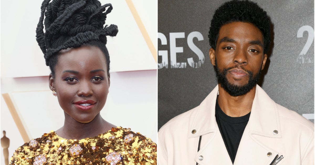 Lupita Nyong’o révèle qu’elle a appris la mort de Chadwick Boseman dans un texte déchirant