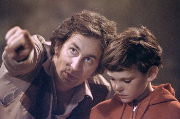 『E.T.』撮影時のスティーヴン・スピルバーク監督とヘンリー・トーマスさん