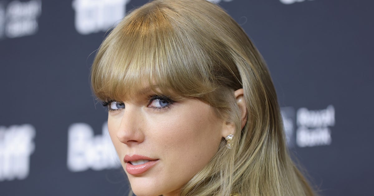 Sports Reporter Goes Full Swiftie While Naming Taylor Swift’s ‘Midnights’ Songs