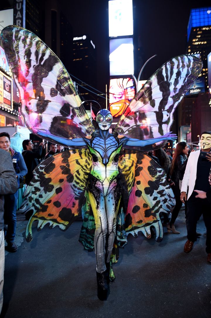 Kανείς δεν μπορεί να ξεχάσει την εμφάνιση της Κλουμ με γιγιαντιαία φτερά πεταλούδας και μάτια εντόμου, το 2014.