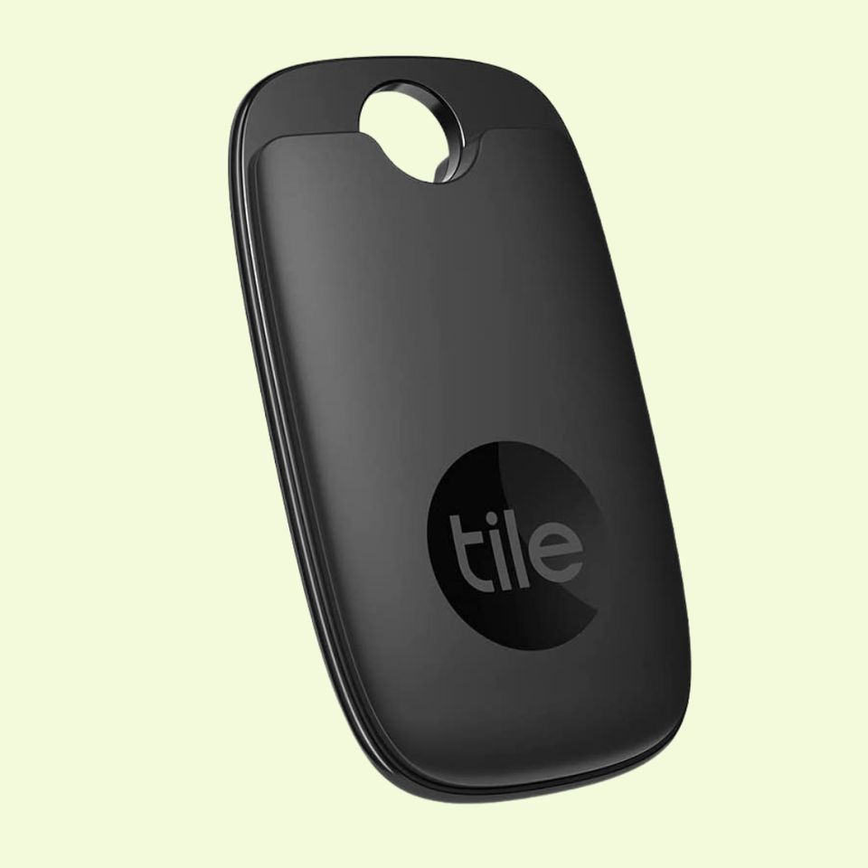 REVIEW: Away Luggage Tag 'Tile Slim' Is Subtle, Stylish, and High-Tech