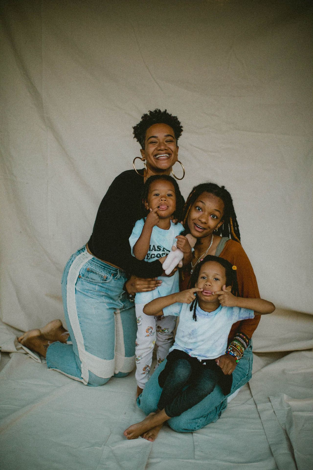 Alex Elle with her daughters.