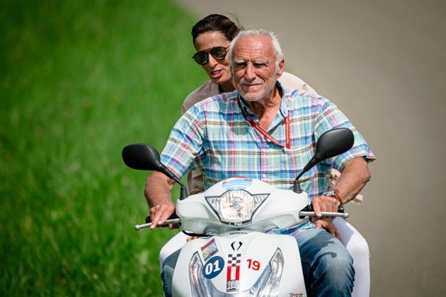 MotoGPオーストリアGPの予選中、恋人とスクーターで移動するディートリッヒ・マテシッツさん（2019年8月撮影）