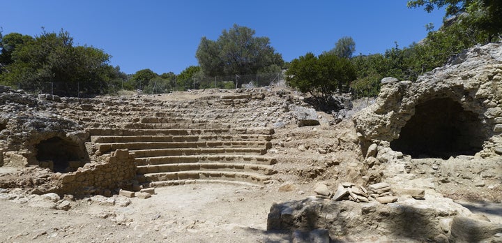 Αρχαιό ωδείο στον αρχαιολογικό χώρο της Λισού