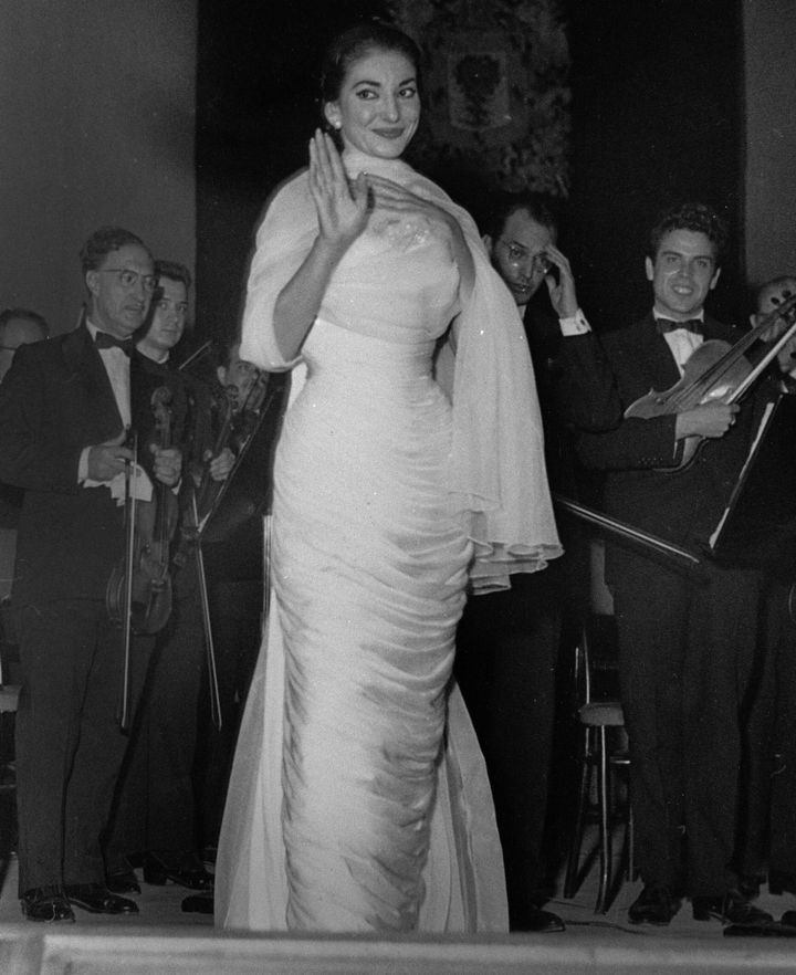 Η Κάλλας χειροκροτείται μετά την πρώτη εμφάνιση της στο Μπιλμπάο της Ισπανίας, 17 Σεπτεμβρίου 1959. (AP Photo)