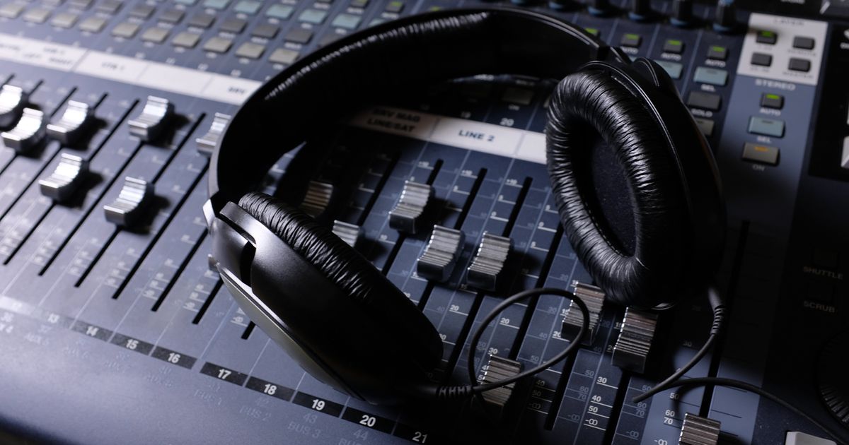 Radio DJ In England Dies In The Middle Of His Show