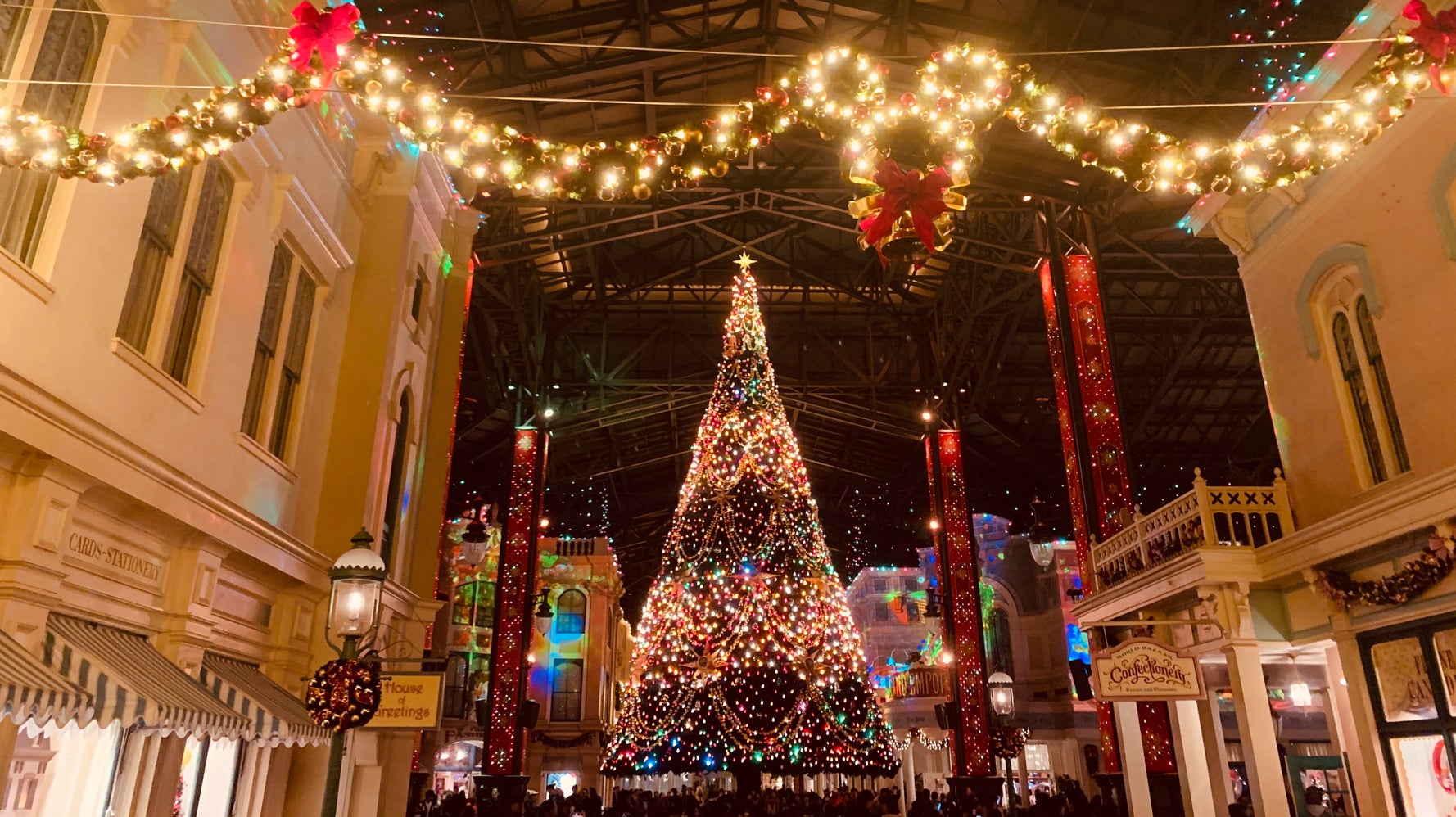 東京ディズニーランドに大型クリスマスツリーが 復活 代名詞的存在に おかえりなさい 泣きそう と喜びの声止まず ハフポスト アートとカルチャー 東京ディズニーランドに大型クリスマスツリーが 復活 代名詞的存在に おかえりなさい 泣きそう と喜びの声止まず ハフポスト アートとカルチャー