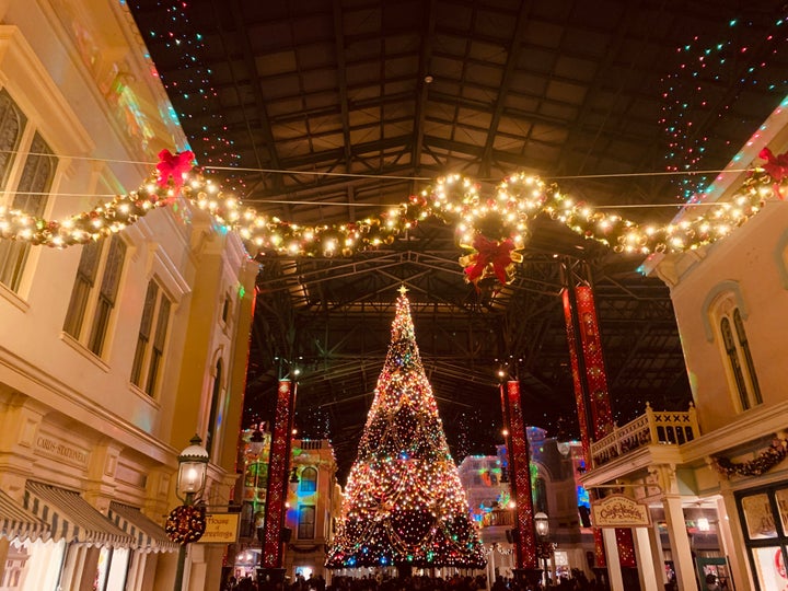 東京ディズニーランドに大型クリスマスツリーが 復活 代名詞的存在に おかえりなさい 泣きそう と喜びの声止まず ハフポスト アートとカルチャー 東京ディズニーランドに大型クリスマスツリーが 復活 代名詞的存在に おかえりなさい 泣きそう と喜びの声止まず ハフポスト アートとカルチャー