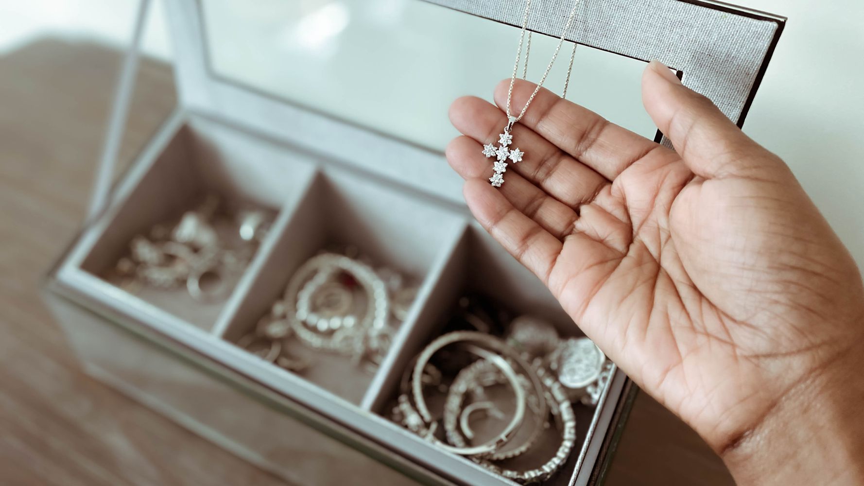 Why You Should Store Metal Jewelry Pieces Separately From One Another