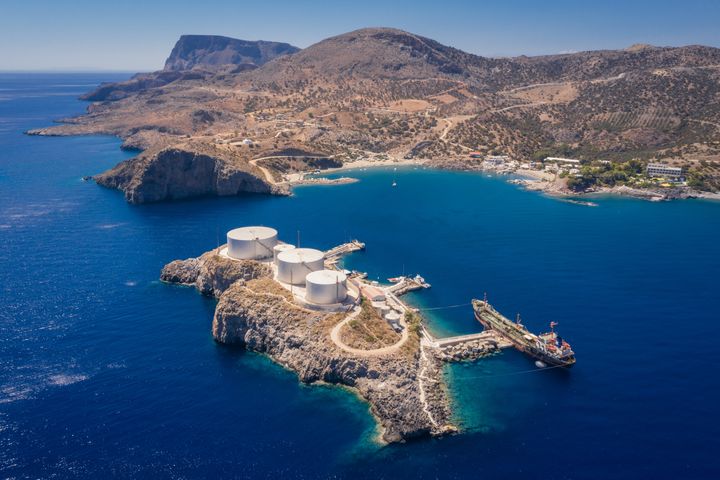 Αποθήκευση και τερματική εγκατάσταση πετρελαίου που βρίσκεται στο μικρό νησί του Αγίου Παύλου, Άγιος Παύλος, Κρήτη, Ελλάδα