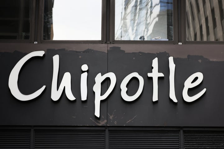 Chipotle cerró ilegalmente la tienda para acabar con el esfuerzo sindical, dicen las autoridades