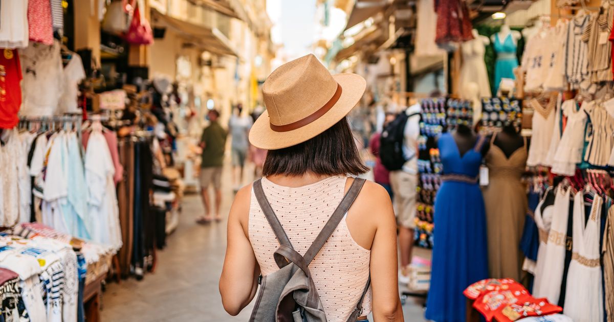 11 Items Travel Experts Would Never Buy On A Trip