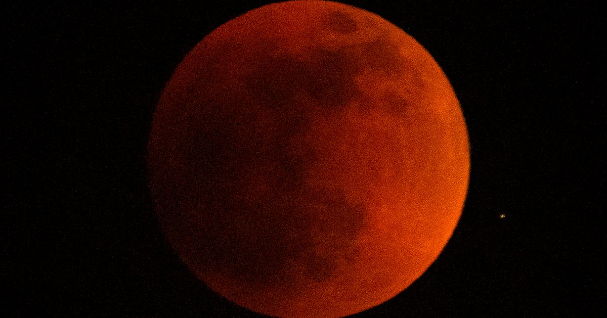 Blazing Red ‘Blood Moon’ To Appear In The Sky On Election Day