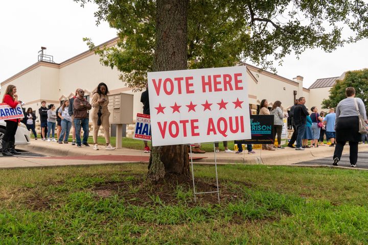 A line of voters outside of the Williamson County Annex polling station in Round Rock, Texas, on Nov. 8, 2022. 