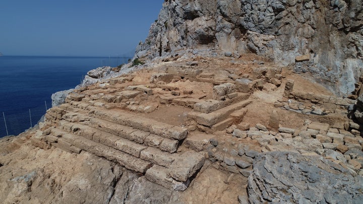 Όψη του ναού μετά την ανασκαφή από νοτιο-ανατολικά