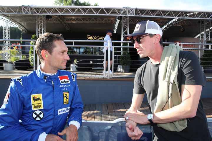 Ο Μαρκ με τον Ματτίας Λάουντα γιό του θρυλικού πιλότου αγώνων Formula 1 Νικ Λάουντα.